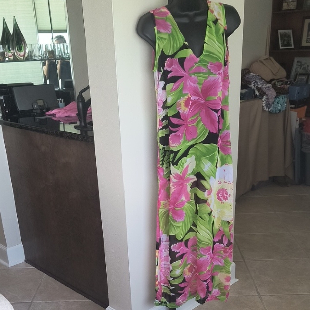 🌞 SALE 4 for $30 Peppermint Pink and Green Resort Maxi Dress V-Neck